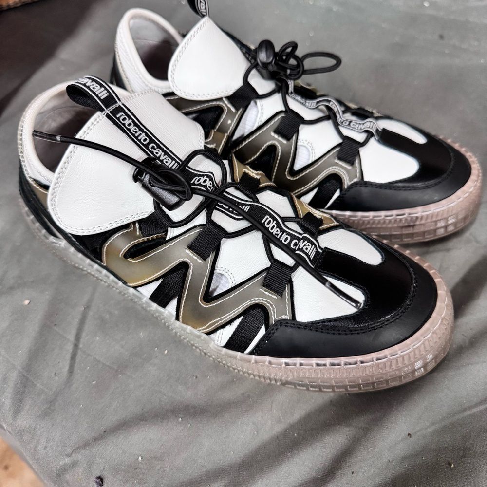 ROBERTO CAVALLI Low-Top Laced Sneakers size 37 women’s black & white